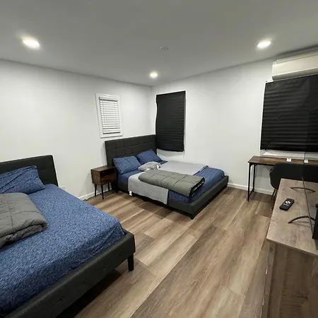3 Bed 2 Baths, Fully Renovated In Long Island! Villa